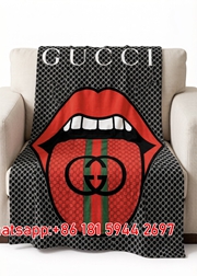 Gucci Throw Blankets Tongue Design Sofa Blanket GGJY (20)